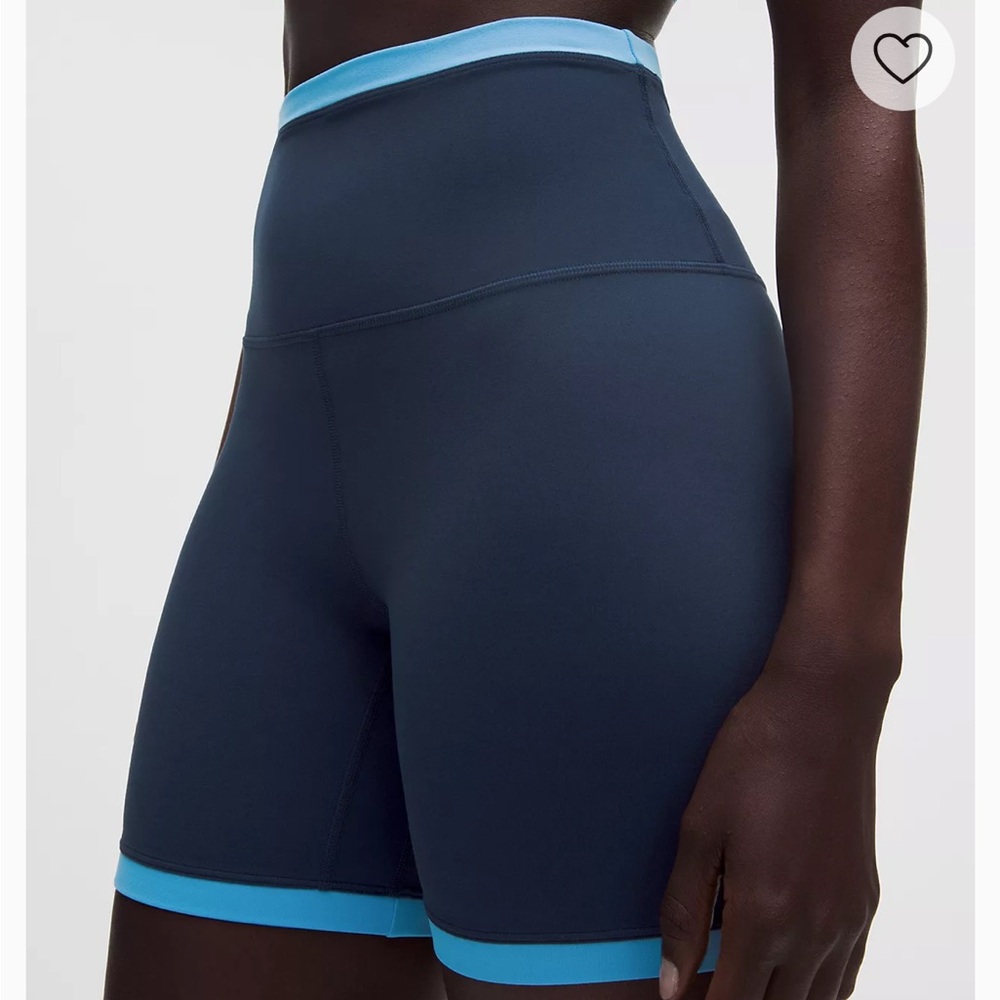 lululemon Align Layered Super-High-Rise Short 6"
Trim Two Toned Blue